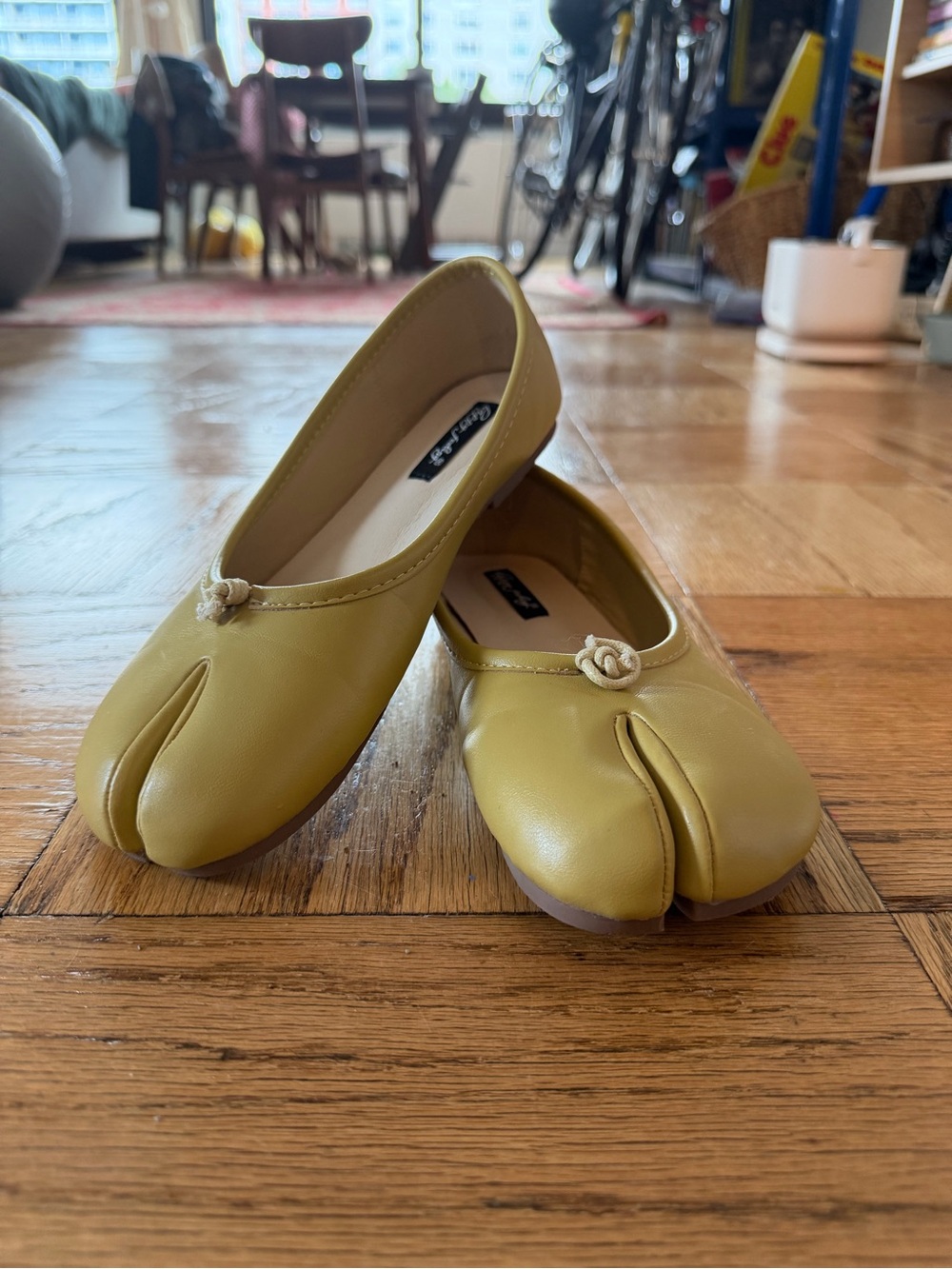 Olive Green Split-Toe Ballet Flats - Tabi shoes